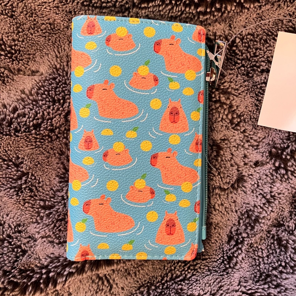 NWT Cabybara wallet